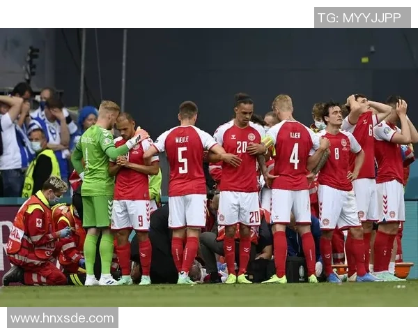 抬足球伤员的紧急救援行动与团队合作精神的完美体现